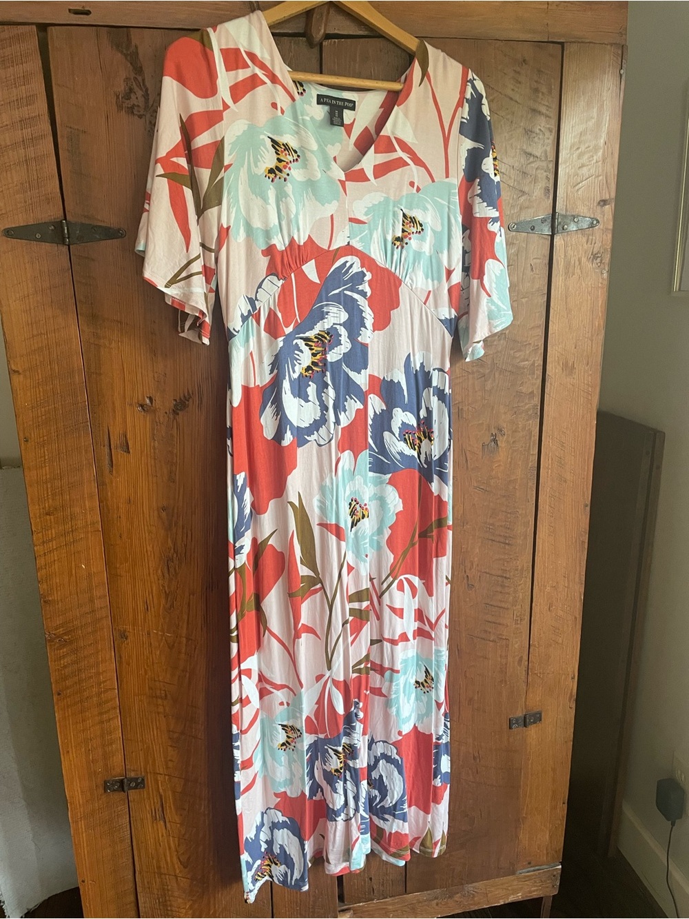 A Pea in the Pod Floral V-Neck Maternity Maxi Dress – Coral, Blue & Mint